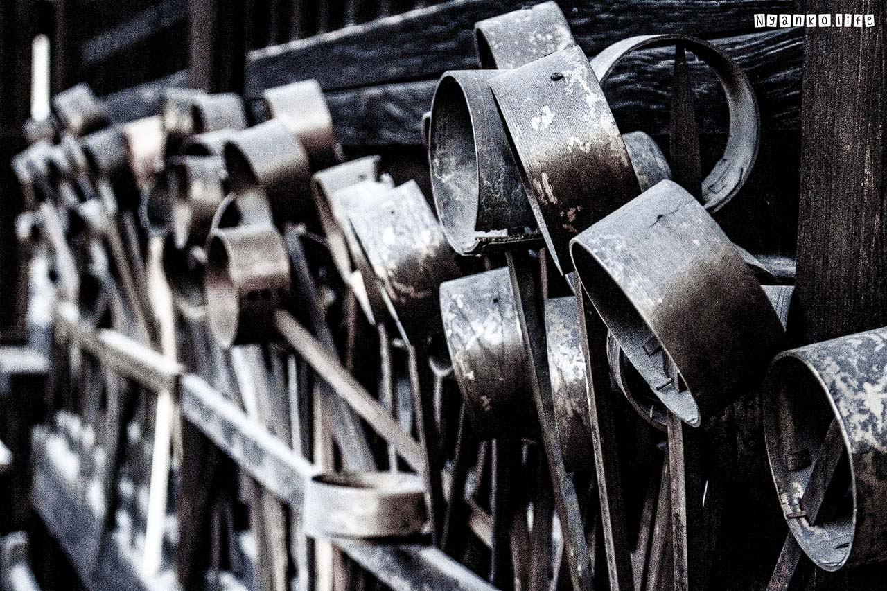 作品：まち：ひっそりとした神社の片隅で出番を待つ柄杓 20190717