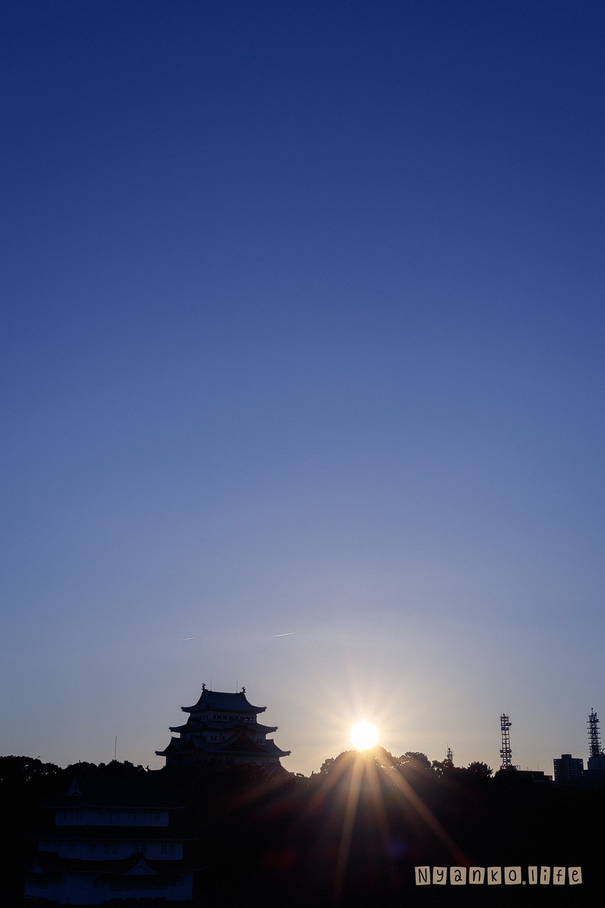 作品：そら：快晴の元旦の空　名古屋城のシルエットとともに